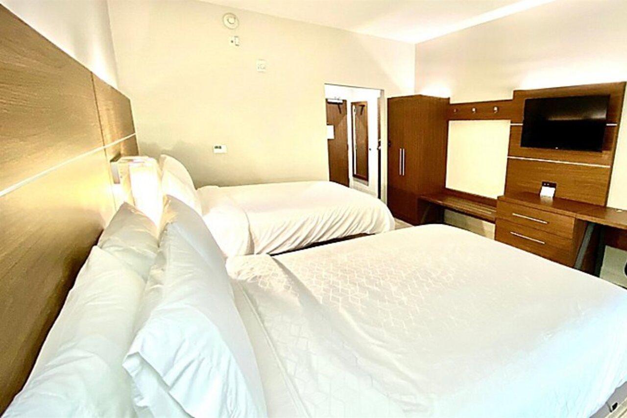 Holiday Inn Express & Suites Pineville-Alexandria Area Eksteriør billede