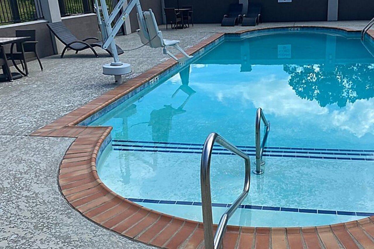 Holiday Inn Express & Suites Pineville-Alexandria Area Eksteriør billede