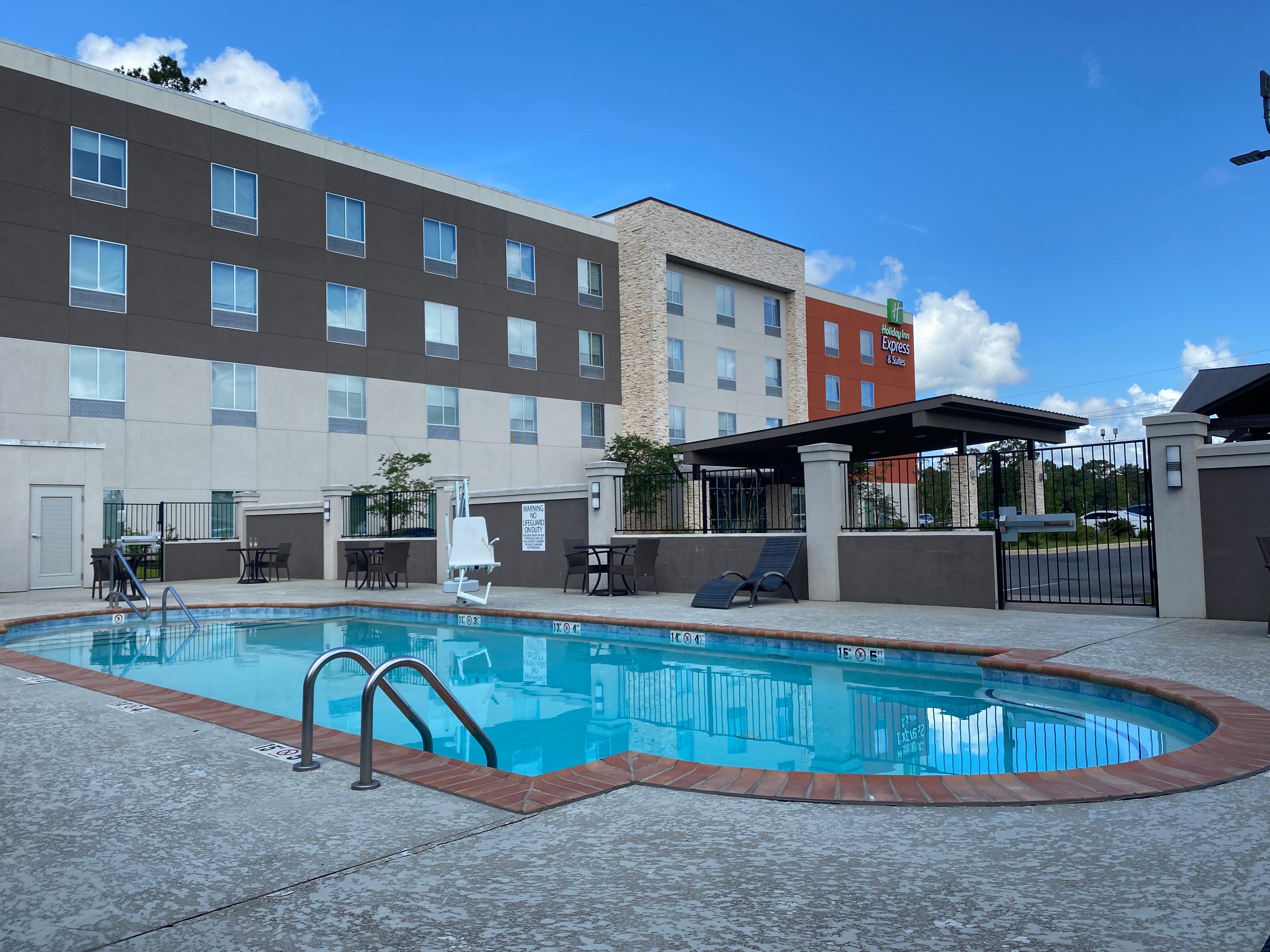 Holiday Inn Express & Suites Pineville-Alexandria Area Eksteriør billede