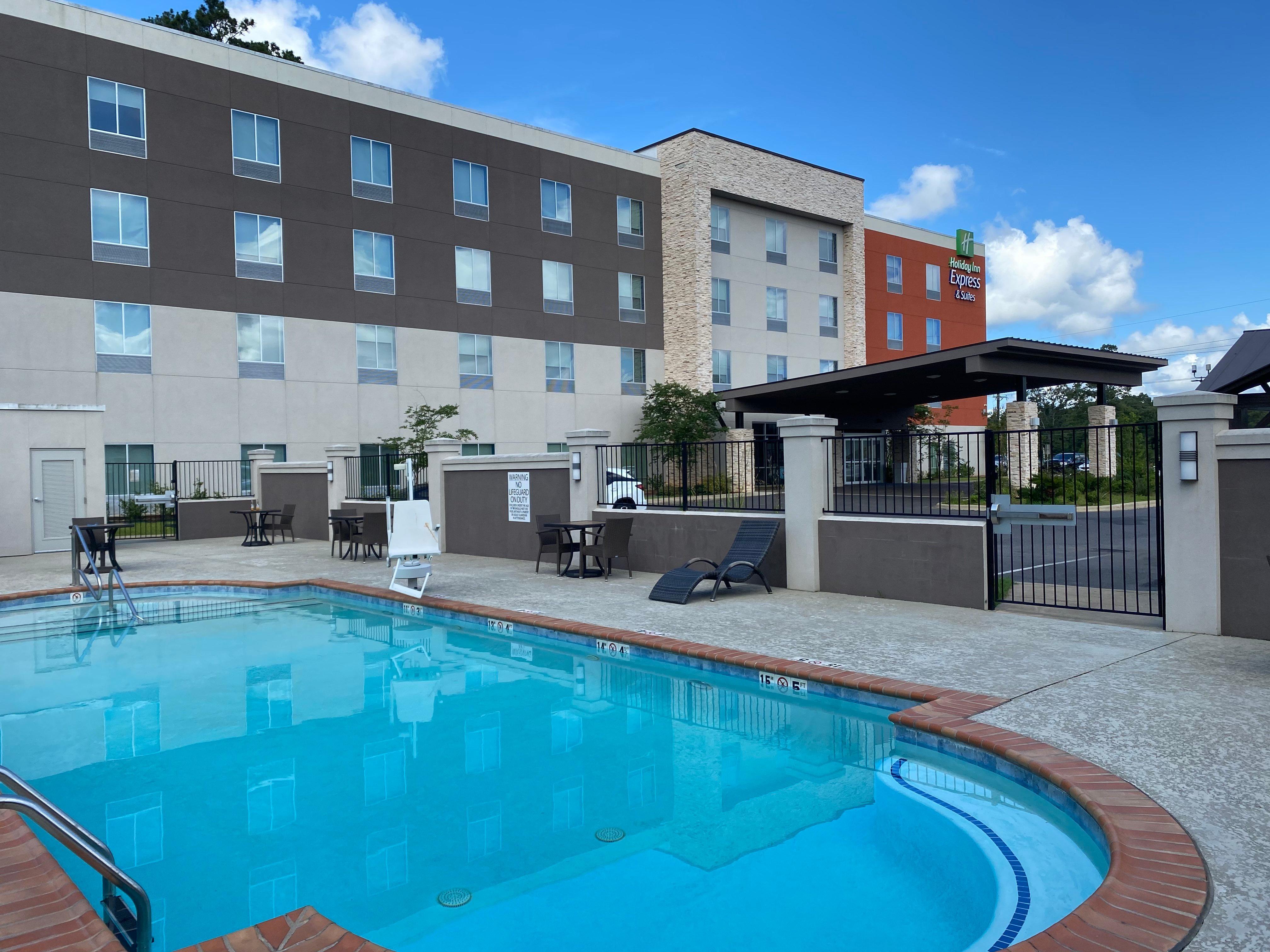 Holiday Inn Express & Suites Pineville-Alexandria Area Eksteriør billede