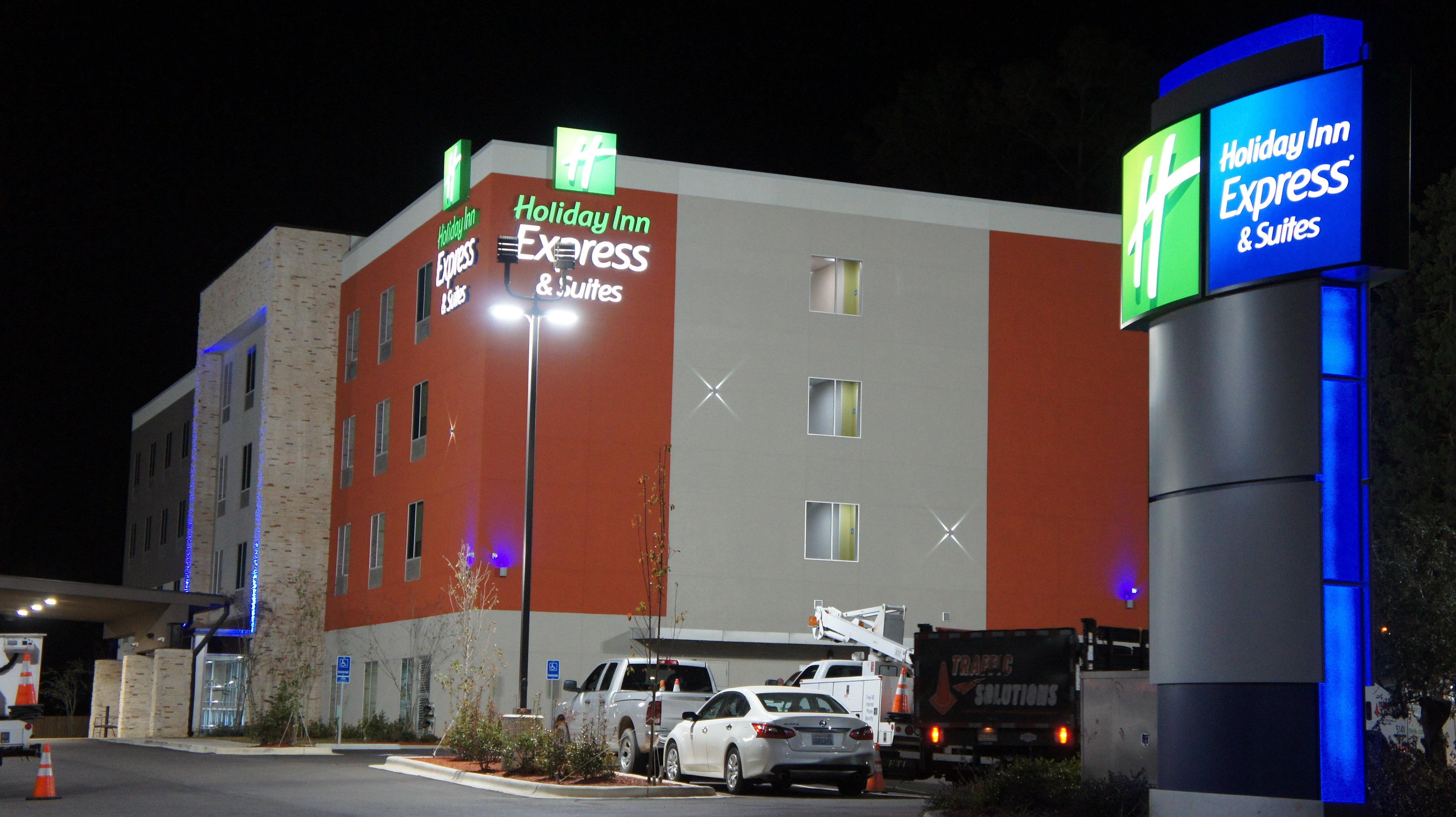 Holiday Inn Express & Suites Pineville-Alexandria Area Eksteriør billede